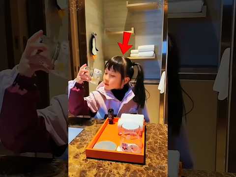 Hành động lỳ quặc khi vào phòng khách sạn? thumbnail