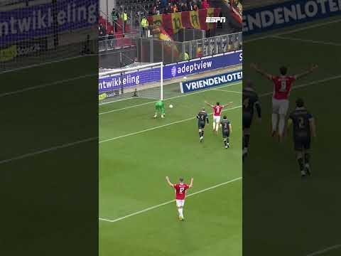 De meest bizarre eigen goals van afgelopen seizoen 🫣 thumbnail