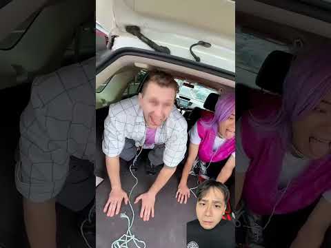 Khi 4 người giả chó vào trong 1 chiếc xe #funny #skit #shorts thumbnail