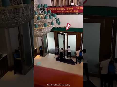 حاولوا اغلاق باب الفندق باكثر من طريقة و لكن فجاءة !! #shorts thumbnail