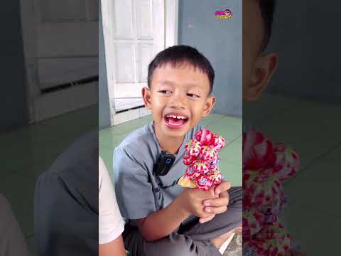 TIAN NGASIH BUNGA PERMEN LOLIPOP BUAT IBU☺️🥰😍 #hiburansegar #funny #shorts #humor thumbnail