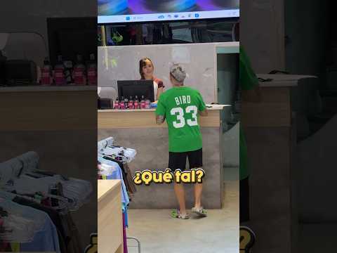 SORPRENDÍ a esta CAJERA y esta fue su REACCIÓN 😍😱🎁 thumbnail