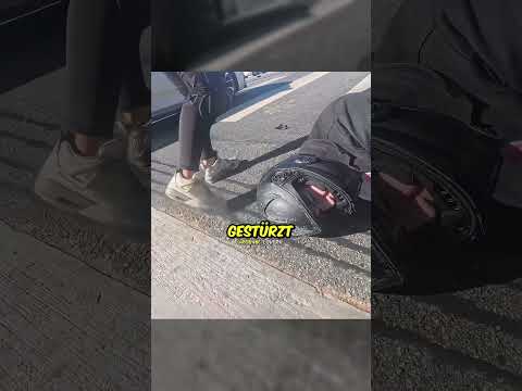Die Bikerin hatte nicht erwartet dieses Geräusch zu hören ? thumbnail