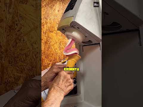 Nenek 85 Tahun Ini Masih Jualan Es Krim ?? thumbnail