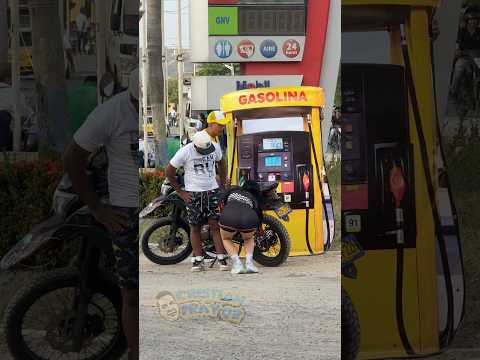 Gasolinera ⛽️ falsa/ que pasó aquí ?? 😆 #funny #viralvideo #humor #prank thumbnail
