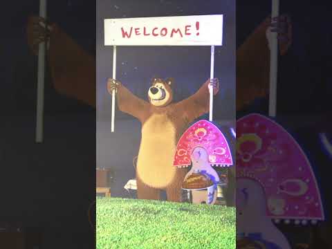 Uma Farsa Alienígena! 👽🎭 #shorts #mashaeourso #Paraondefoiacabra? #mashaandthebear #crianças thumbnail