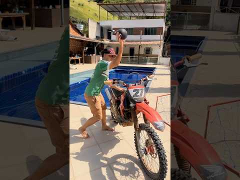Ele EXPLODIU a moto de trilha 😱 thumbnail