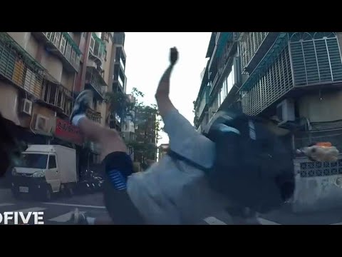 【車禍影片】恭喜發財 thumbnail