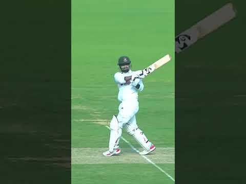 Khurram Shahzad receives two consecutive boundaries #BANvPAK  | M9I1H thumbnail