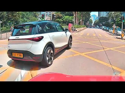 車CAM直擊 - 聰明仔唔駛睇箭咀 一條路兩鑊 #已舉報  thumbnail