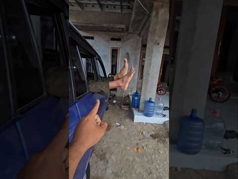 itu kaki siapa yang gerak gerak di mobil #trendingshorts thumbnail