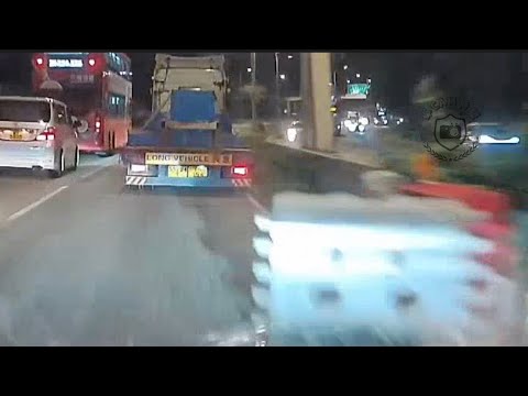 車CAM直擊 - (求車牌) 希望前面貨Van師兄影到同幫幫手 片主被拖架勾中水馬擊中  thumbnail