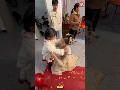Cô bé khóc khi mẹ đi lấy chồng mới thumbnail