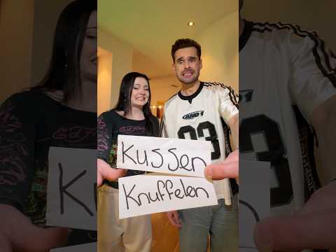Kussen of Knuffelen? 😳 thumbnail
