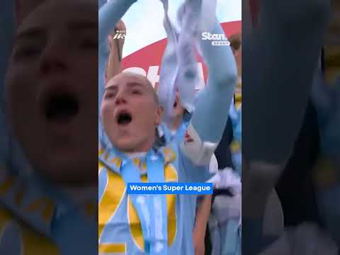 Manchester City lift the Women's Super League trophy ?? #BarclaysWSL #ManchesterCity thumbnail