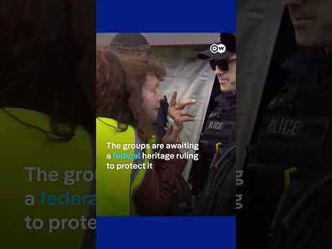 Australian police clear Indigenous protest at Olympic stadium site | DW News thumbnail