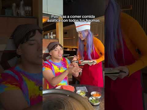 Tu amiga yendo a comer comida china por primera vez 😂 thumbnail