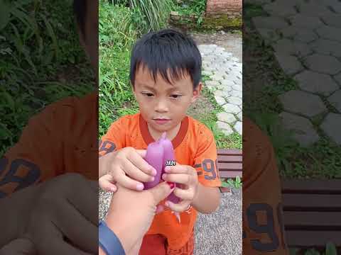 Siapa Yg Tw Cara Potong Kiko Ice Stick? Mama Kaget Kiko Ara Dikarate Dedek Smpe Jatuh. Awas Kotor ?? thumbnail