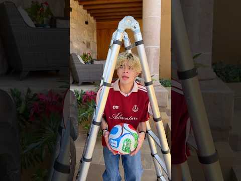 ES DE MALA SUERTE ? PASAR POR DEBAJO DE LA ESCALARÁ thumbnail