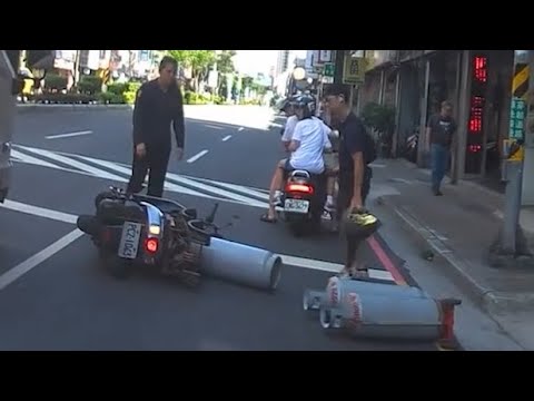 【車禍影片】載瓦斯桶的滿滿無奈（2026.05.31 新北市板橋區民族路 thumbnail
