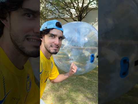 CUANTAS PERSONAS CABEN EN UN GLOBO?😱🎈 thumbnail