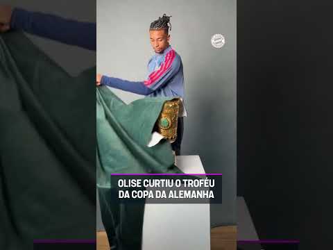 OLHA A EMPOLGAÇÃO DE OLISE COM A TAÇA DA COPA DA ALEMANHA KKKKKKKKKKK #shorts 🎥 Bayern/Instagram thumbnail