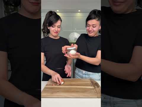 Sizce hangisi kolay? Which method do you think is easier? @suderdogannn  #busezeynep #egg thumbnail