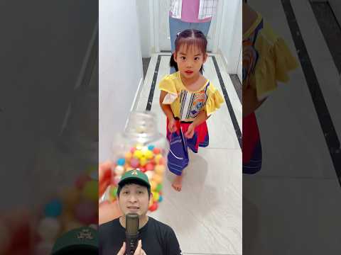 MAMA BELI PERMEN COKLAT BUAT SATU KELUARGA‼️😱 @PresentHunt #remix #dubbing #trending thumbnail