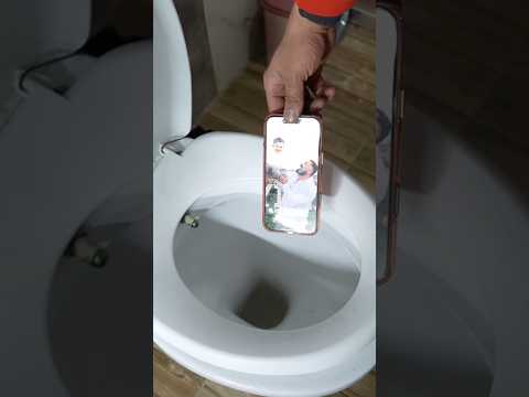 Mami’nin telefonunu tuvalete attım 😂😂 thumbnail