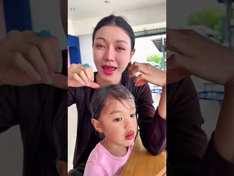 อุทาหรณ์พาลูกเล่นกลางแดด #funny #บักฮาโอ๊ต thumbnail