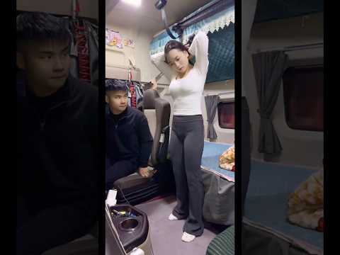 Cuộc sống trên cabin xe tải của vợ chồng tài xế lái xe đường dài #truckdriver #trucking #automobile thumbnail