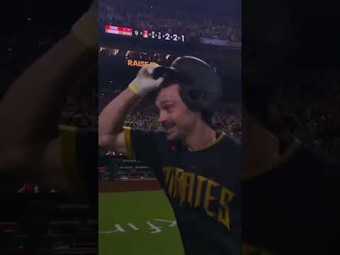 Bryan Reynolds with a walk-off home run! 🏴‍☠️ thumbnail