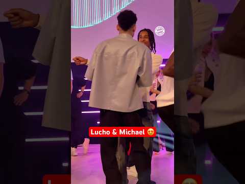 Caught on camera: Olise vibing on the dancefloor 🕺🔥 thumbnail