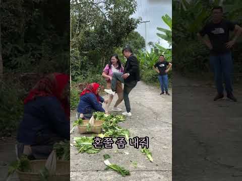 길바닥에서 야채 파는 어르신 괴롭힌 커플 참교육 제대로 해주기 thumbnail