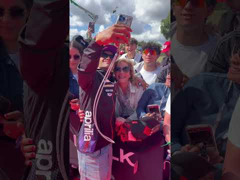 Jorge's mum and brother make a surprise appearance at the hero walk!🥹❤️ thumbnail