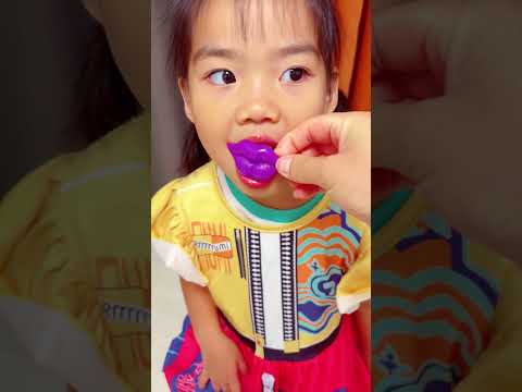 she loves candy thumbnail