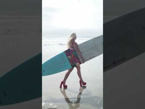 Surfing in high heels 🏄‍♀️👏 (via unaestheticsurferpearlz/TT) thumbnail