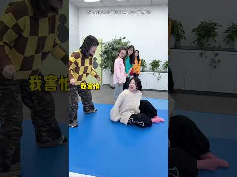 后跳接住挑战 #办公室游戏 #搞笑 thumbnail