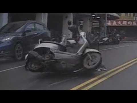 【車禍影片】一大早就遇到神主牌，還好沒衝在前面（2026.05.18 高雄市楠梓區楠梓新路 thumbnail