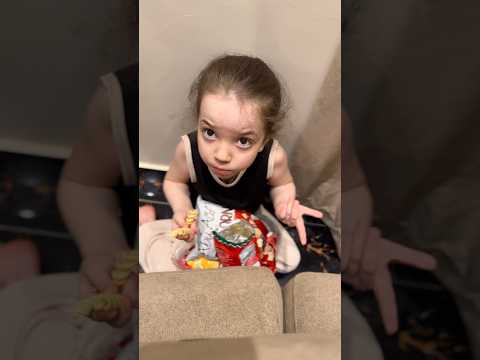 بخيل لدرجه صار يبكي 😱 thumbnail