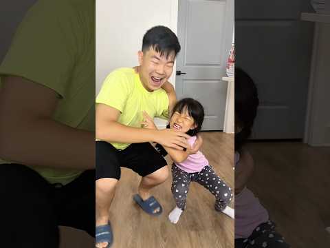 I got stuck in a Pringles can ?? LeoNata family thumbnail