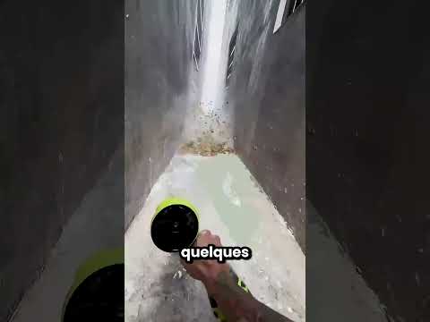 Ce garçon voulait seulement aider à nettoyer 😂🍁 thumbnail