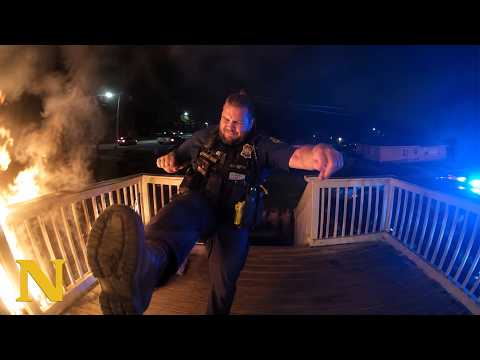 Hero officer saves family from burning house👏🏼🤩 thumbnail