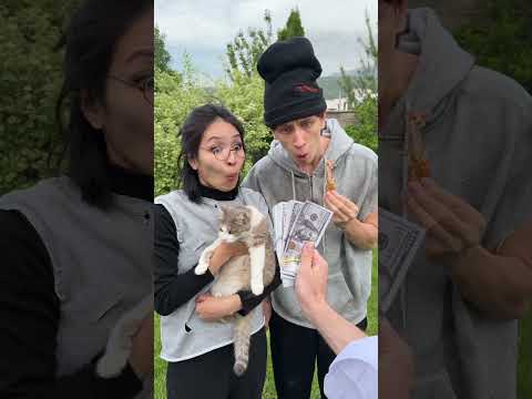 Poor BF vs Poor GF eating chicken legs ?? thumbnail