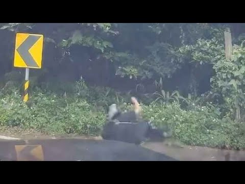 這也太誇張了吧⋯⋯ 想請問這是什麼極限運動？ thumbnail
