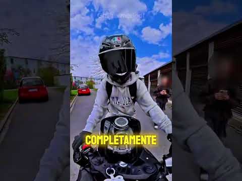 Essa Motociclista Se Disfarçou De Homem E O Que Aconteceu Foi Inacreditável. thumbnail