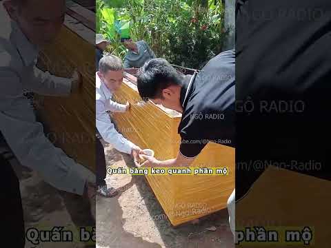 Quấn băng keo quanh phần mộ để tránh bị bung thumbnail