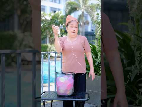 Challenging mom to hit the target! 😂 🎈 💦 #taihoa #viral #shorts thumbnail