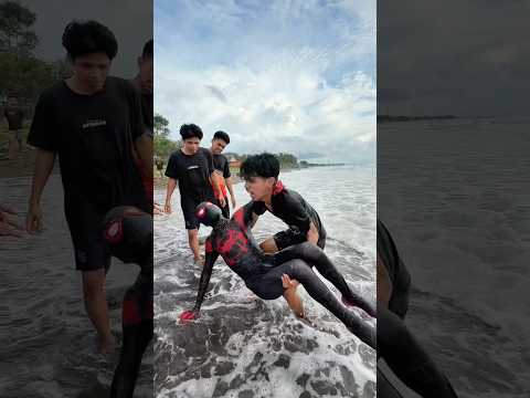 Pahlawan Spiderman Tenggelam di Selamatkan Oleh Warga thumbnail