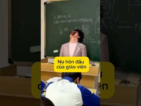 Nụ hôn đầu của giáo viên trong lớp học.|Xàm một chút#giaitri #shorts thumbnail
